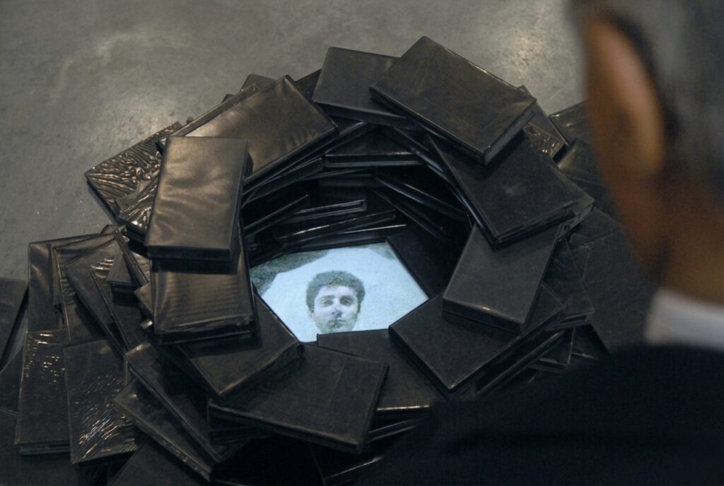 maisonvideo (1988-2008) de Sebastien Loghman
installation, sculpture vidéo de Sebastien Loghman